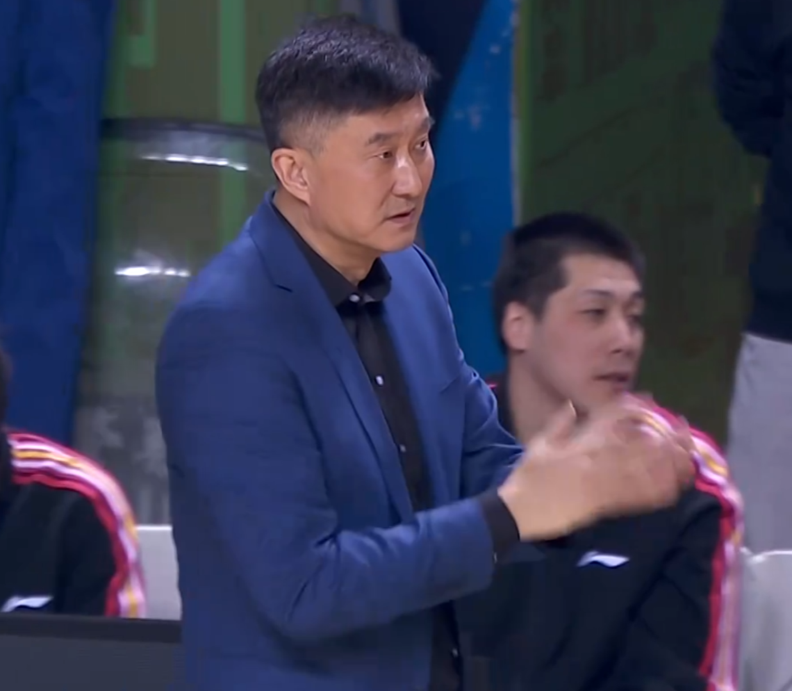 星空体育平台-广东16分大胜同曦！胡明轩王者归来，焦泊乔爆发砍两双，徐杰9+5